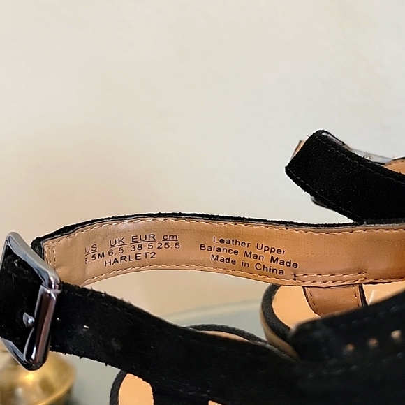 FRANCO SARTO- Hartlet 2 Perferated Suede PeepToe. - Picture 4 of 7